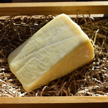 Cheddar with Cider Apple (200g)